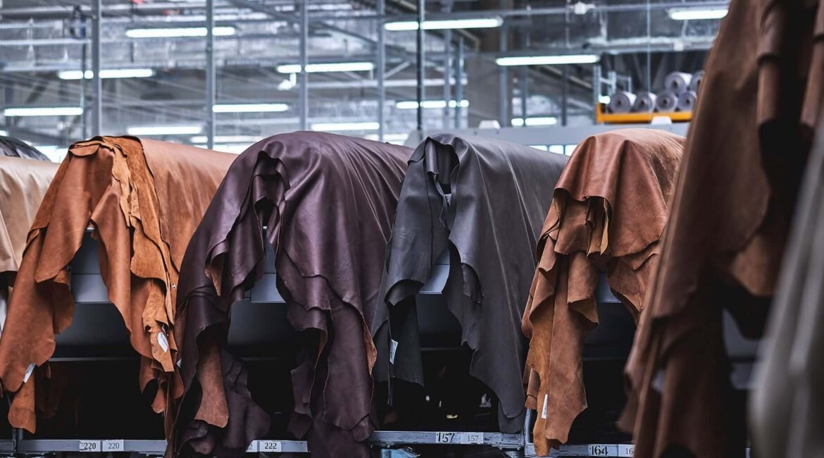 Learn how to identify genuine tanned leather using easy tests for texture, smell, and quality. Shop premium leather goods at Pious Leather Kolkata.